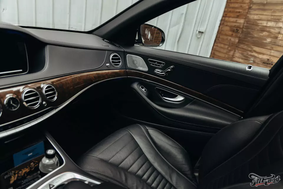 Выполнили полный антихром для Mercedes W222, произвели комплекс детейлинг-услуг и фирменный Шиномонтаж на вибростенде на стендах Hunter